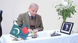 Pakistan PM pays respects to late Bangladesh leader Begum Zia.gif