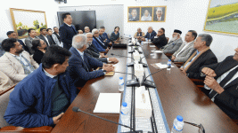 Top biz leaders meet BNP’s Tarique Rahman in Dhaka.gif