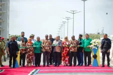 Zanzibar prez promises fair pay for land seized for roads.webp