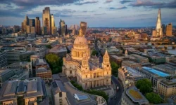 Latham snags three A&O finance partners for London push.webp