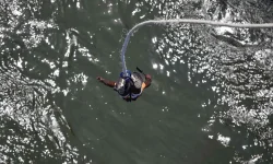 IShowSpeed bungees off Victoria Falls in viral Africa tour stop.webp