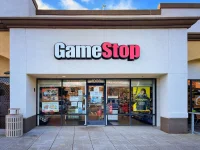 GameStop axes hundreds more stores while CEO eyes $35B bonus.webp