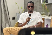 Pallaso tells Chumi to swap friends for industry ties.webp
