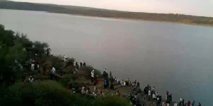 SANDF patrols Limpopo River to block illegal crossings.webp