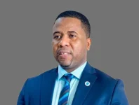 Gueye meets Barrow and pledges 25M investment.webp