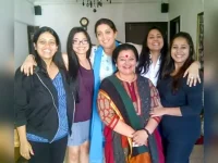 Smriti Irani calls Kyunki co-stars 'Madcaps' in throwback post.webp