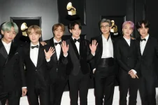 HYBE eyes share sale as BTS hype lifts stock.webp