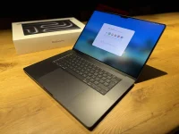 Apple store botches repair and hands out free M4 Max.webp