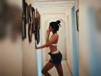 Khushi Kapoor posts 2016 throwbacks as Janhvi asks why.webp