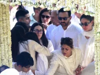 Top court seeks Karisma's reply in Kapur divorce records row.webp