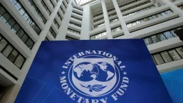 IMF shrugs off tariff drama as AI hype lifts global growth bets.webp