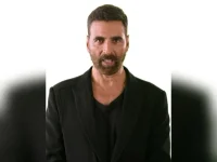 Akshay Kumar’s security car crash leaves two injured in Mumbai.webp