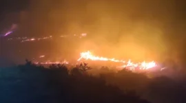 Wildfire on Franschhoek hill refuses to back down.webp