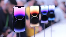 Apple shifts millions of iPhone orders to Samsung as BOE fails.webp