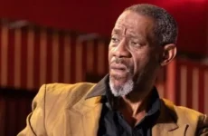 Luthuli Dlamini roadside stroll has fans worried for the legend.webp