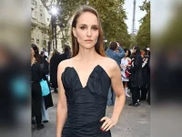 Natalie Portman criticizes Oscars as Chloe Zhao leads women in film.webp
