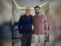 Anupam Kher meets Rohit Sharma after entering the wrong vanity van.webp