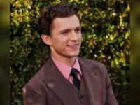 Tom Holland wraps Spider-Man Brand New Day with the crew.webp