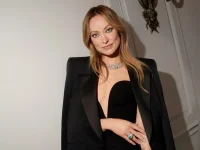 Olivia Wilde dates Caspar Jopling and secures an A24 deal.webp