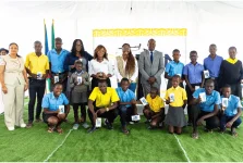 Emma Theofelus gave mobile phones to Ehomba students.webp