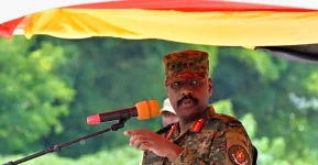 Muhoozi Kainerugaba threatens sanctions against the U.S..webp