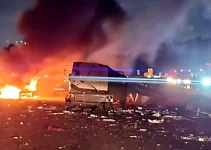 Police fired rubber bullets as crowds looted a bombed truck.webp