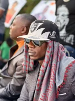 Alien Skin blames fans for ignoring his new music.webp