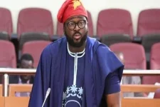 Desmond Elliot honored three friends on his birthday.webp