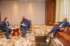 Officials and World Bank review food resilience progress.webp