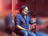 Kirkire defends Bollywood lyrics, says they evolved, not declined.webp