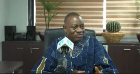 Ghana's labor minister urges CLOGSAG to call off planned strike.webp