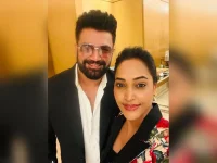 Rajashree Thakur reunites with Sharad Kelkar at the awards.webp