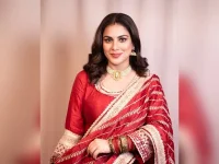 Shraddha Arya enjoys a girls' trip to Pattaya away from mom duties.webp