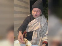 Kailash Kher enjoys Chulhe ki roti in a Himalayan home.webp