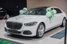 Wicknell Chivayo gifts Nehemiah Mutendi Maybach and US$2 million.webp