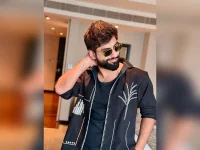 Harsh Gujral recalls gully cricket with Kuldeep Yadav.webp