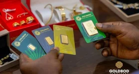 Richard Nii Armah Quaye gifts gold tablets to 1000 followers.webp