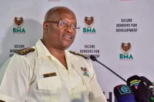 SA slams neighbors over illegal crossings.webp