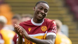 Tawanda Maswanhise scores in Motherwell's defeat.webp