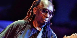 Thomas Mapfumo defends accepting a gift amid activist criticism.webp