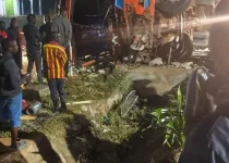 Kakise bus hit the Soroti pole after avoiding a pedestrian.webp