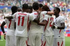 England edged France 6-4 in Miami as Mbappé broke the record.webp