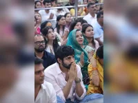 Kartik Aaryan prayed at Ujjain temple after National Award.webp