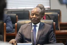 Zimbabwe will arrest land barons over illegal sales.webp