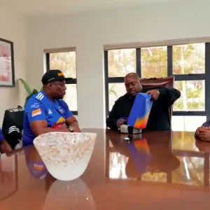 Sir Wicknell Chivayo donates money to Scottland FC