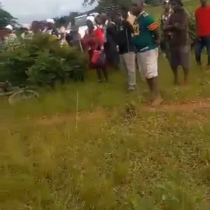 Chief Murinye blocks road access to  Riverton Academy